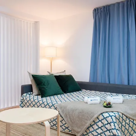 Host Wise - Spacious Fresh Flat W Terrace - Near Sea Apartman *