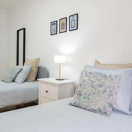 Host Wise - Spacious Fresh Flat W Terrace - Near Sea Apartman