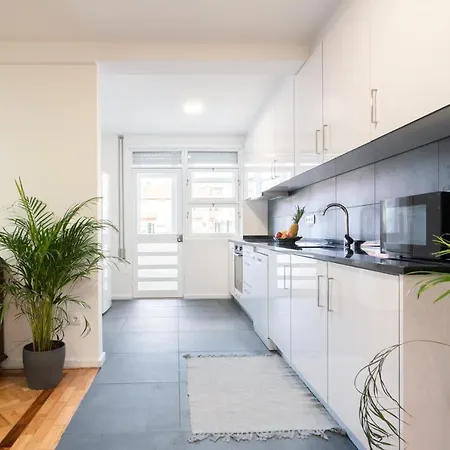Host Wise - Spacious Fresh Flat W Terrace - Near Sea Apartman *