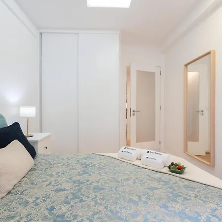 Host Wise - Spacious Fresh Flat W Terrace - Near Sea Apartman