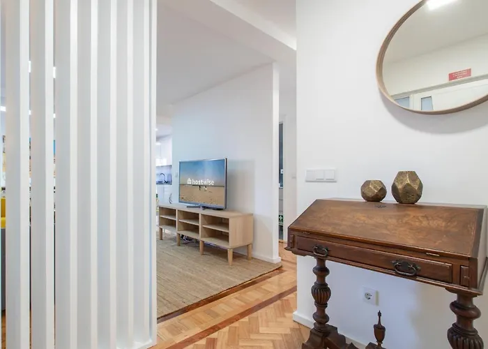 Host Wise - Spacious Fresh Flat W Terrace - Near Sea * Espinho (Aveiro)