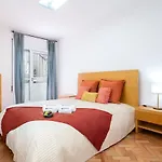 Host Wise - Spacious Fresh Flat W Terrace - Near Sea شقة إسبِنو
