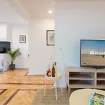 Host Wise - Spacious Fresh Flat W Terrace - Near Sea شقة إسبِنو