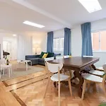 Host Wise - Spacious Fresh Flat W Terrace - Near Sea شقة *