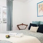 Host Wise - Spacious Fresh Flat W Terrace - Near Sea *