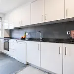 Host Wise - Spacious Fresh Flat W Terrace - Near Sea شقة إسبِنو