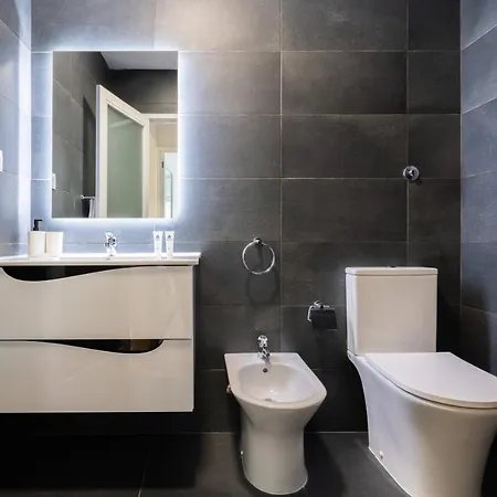 Host Wise - Spacious Fresh Flat W Terrace - Near Sea * エスピーニョ