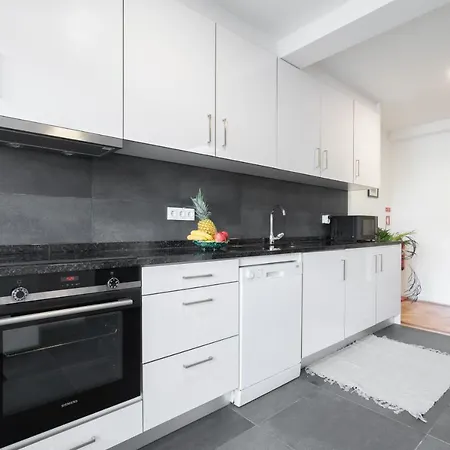 アパート Host Wise - Spacious Fresh Flat W Terrace - Near Sea *