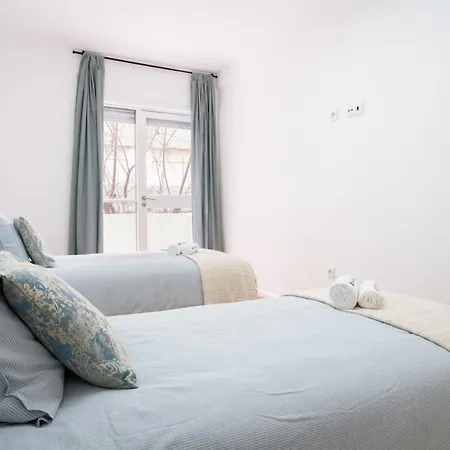 Host Wise - Spacious Fresh Flat W Terrace - Near Sea アパート *