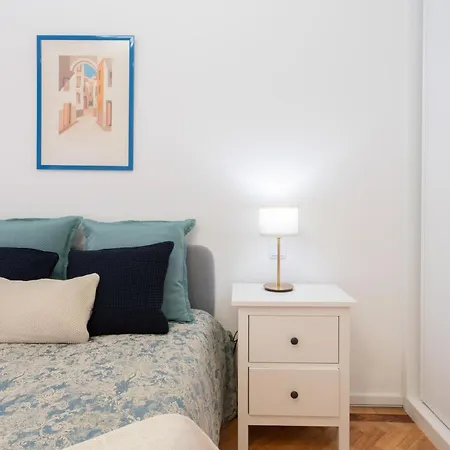 Host Wise - Spacious Fresh Flat W Terrace - Near Sea Apartmán