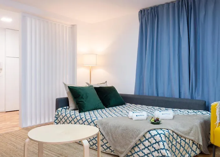 Host Wise - Spacious Fresh Flat W Terrace - Near Sea Apartment *