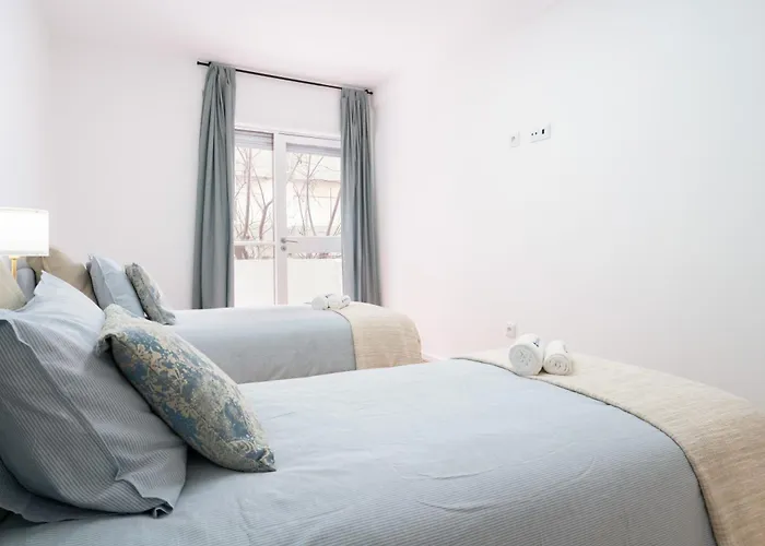 Host Wise - Spacious Fresh Flat W Terrace - Near Sea Apartment *